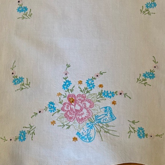 VTG Hand Embroidered Linen Table Runner - Picture 2 of 9